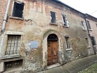 Casa Indipendente in Vendita a Ferrara, 198'000&euro;, 225 m²