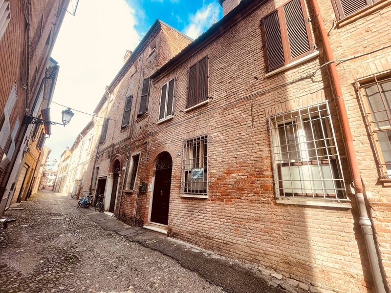 Casa Indipendente in Vendita a Ferrara, 430'000&euro;, 200 m²