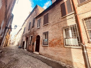 Casa Indipendente in Vendita a Ferrara, 430'000&euro;, 200 m²