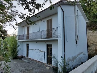 Casa Indipendente in Vendita a Ariano Irpino, 30'000&euro;, 90 m²