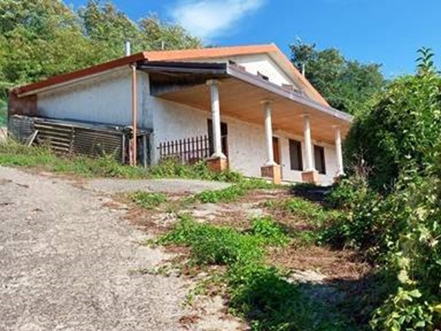 Casa Indipendente in Vendita a Ariano Irpino, 90'000&euro;, 200 m²