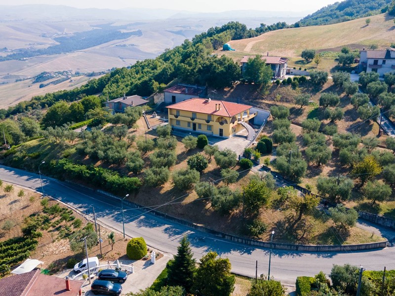 Casa Semi Indipendente in Vendita a Ariano Irpino, 350'000&euro;, 250 m²