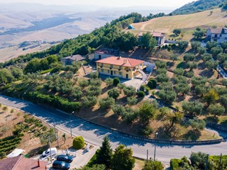 Casa Semi Indipendente in Vendita a Ariano Irpino, 350'000&euro;, 250 m²