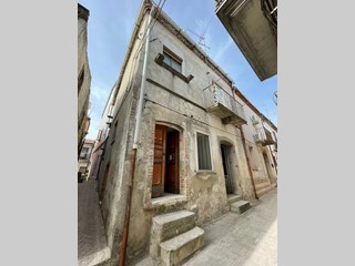 Casa Semi Indipendente in Vendita a Monteleone di Puglia, 15'000&euro;, 75 m²