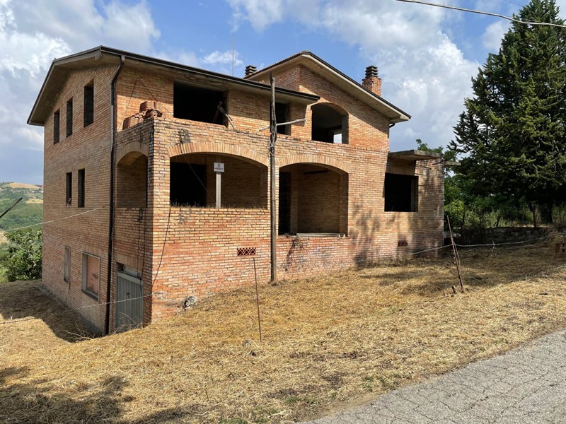 Casa Indipendente in Vendita a Ariano Irpino, 160'000&euro;, 400 m²