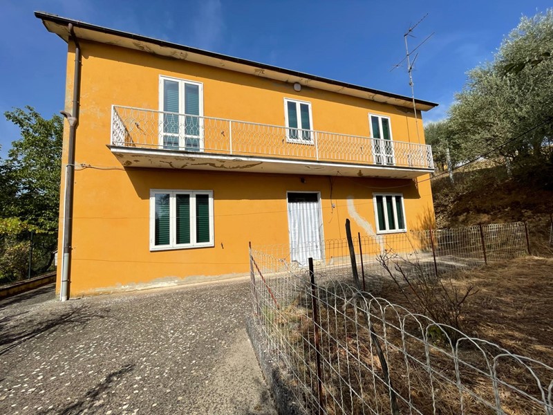 Casa Indipendente in Vendita a Ariano Irpino, 95'000&euro;, 115 m²
