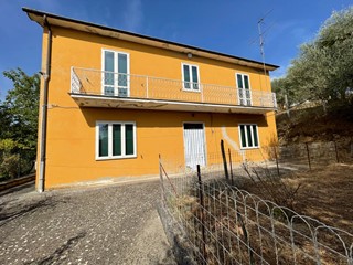 Casa Indipendente in Vendita a Ariano Irpino, 95'000&euro;, 115 m²