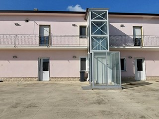 Ufficio in Affitto a Ariano Irpino, 500€, 250 m²