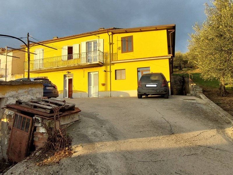 Casa Indipendente in Vendita a Ariano Irpino, 48'000&euro;, 150 m²