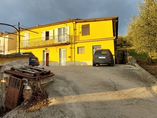 Casa Indipendente in Vendita a Ariano Irpino, 48'000&euro;, 150 m²