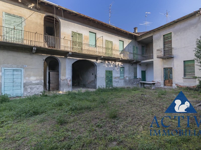 Rustico in Vendita a Marnate, 195'000€, 620 m²