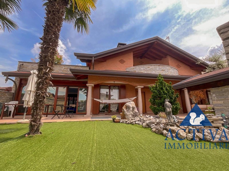 Villa in Vendita a Olgiate Olona, 530'000€, 357 m²
