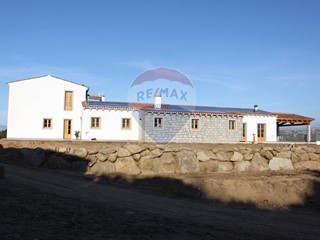 Attività commerciale in Vendita a Arzachena, 1'050'000€, 890 m²