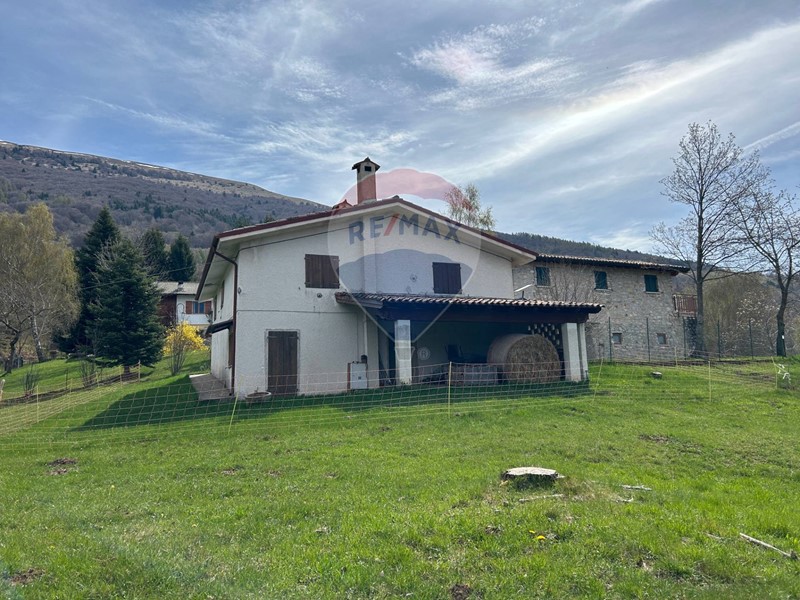 Casa Indipendente in Vendita a Brenzone sul Garda, 400'000€, 160 m²