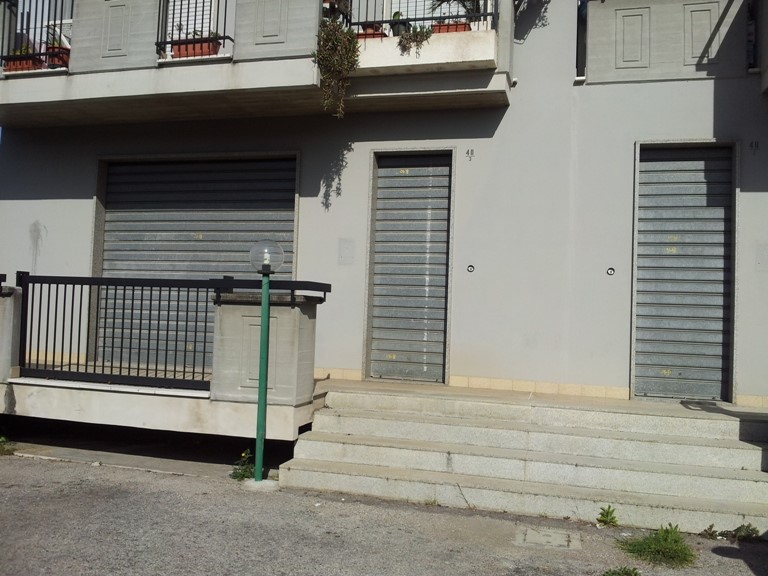 Immobile commerciale in Vendita a Pescara, 50'000&euro;, 90 m²