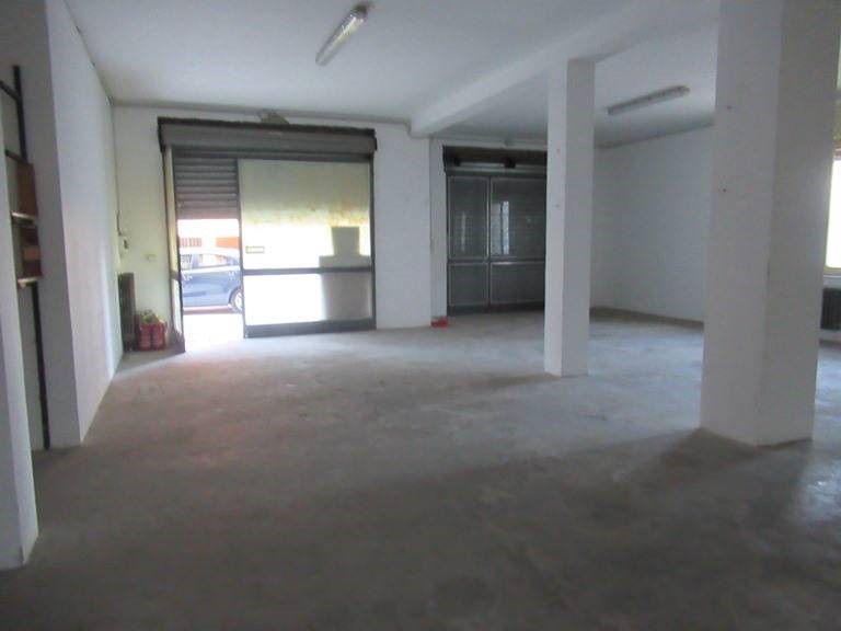 Attività commerciale in Vendita a Spoltore, 90'000€, 147 m²