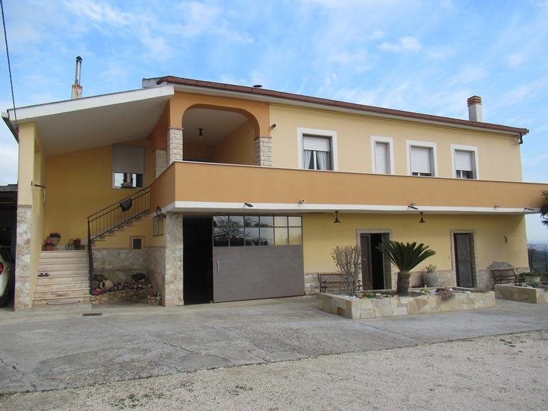 Casa Indipendente in Vendita a Spoltore, 300'000€, 176 m²