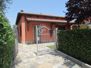 Casa Indipendente in Vendita a Pianella, 165'000€, 82 m²