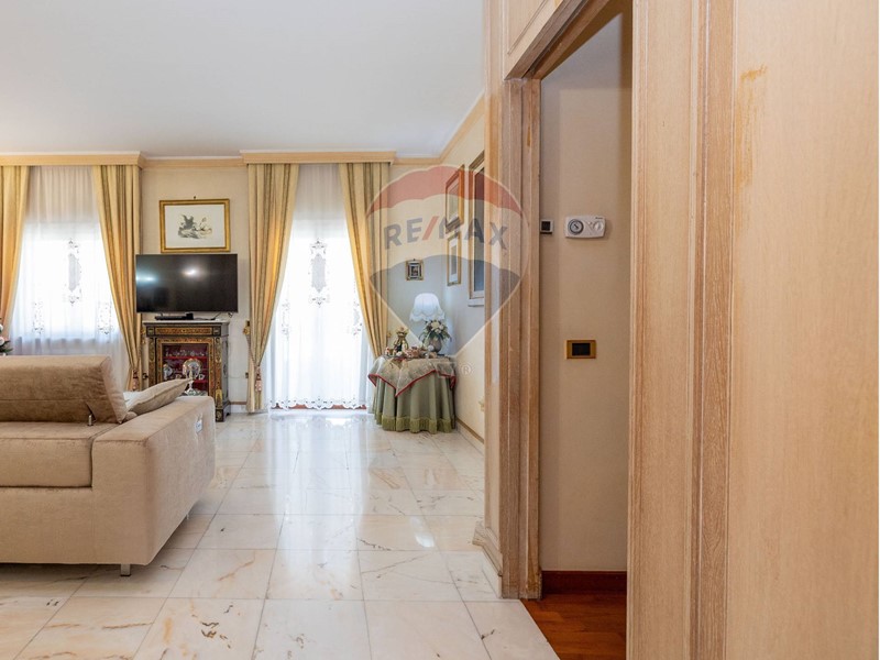 Appartamento in Vendita a Casoria, 335'000€, 215 m²