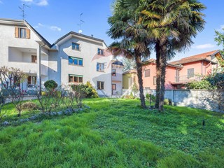 Villa in Vendita a Rho, 660'000€, 300 m²