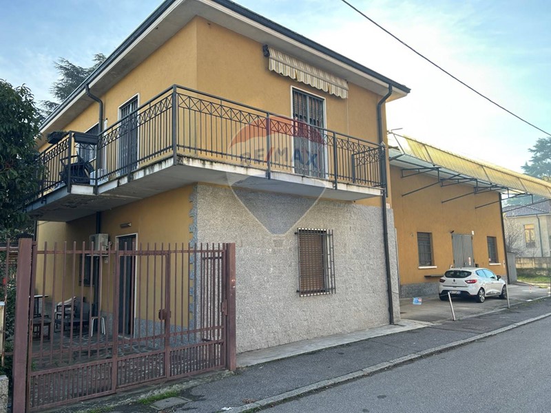 Casa Indipendente in Vendita a Agrate Brianza, 530'000€, 500 m²