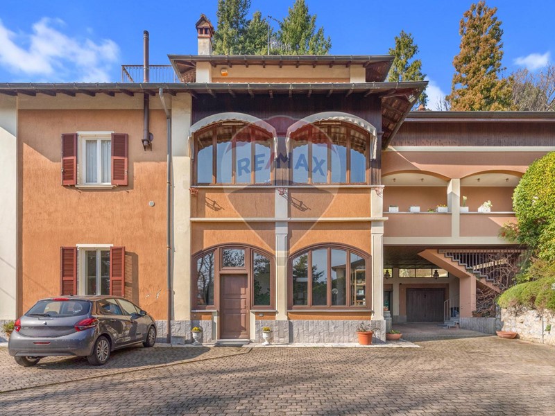 Villa in Vendita a Varese, 859'000€, 450 m²