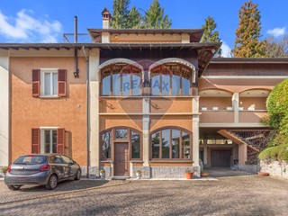 Villa in Vendita a Varese, 859'000€, 450 m²