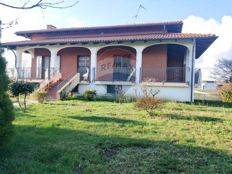 Villa in Vendita a Ghislarengo, 230'000€, 567 m²