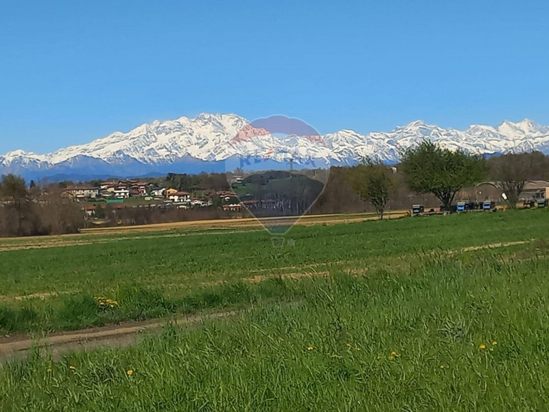 Casa Semi Indipendente in Vendita a Oleggio, 59'900€, 450 m²