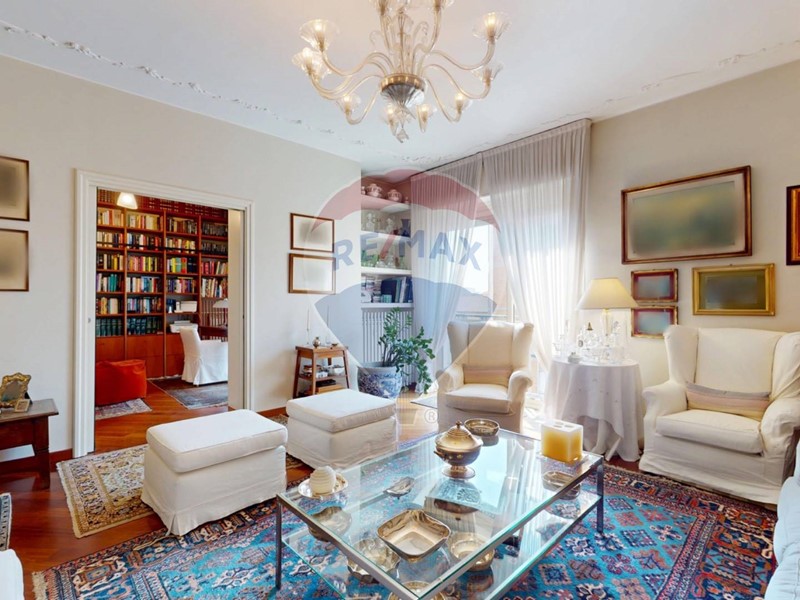 Appartamento in Vendita a Bollate, 385'000€, 166 m²