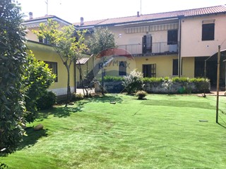 Casa Indipendente in Vendita a Magenta, 260'000€, 177 m²