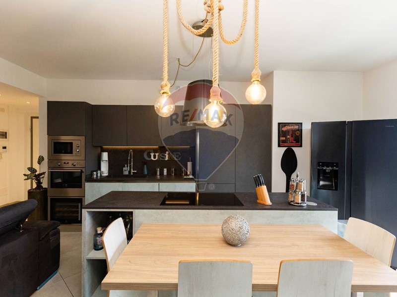 Quadrilocale in Vendita a Binasco, 305'000€, 118 m²