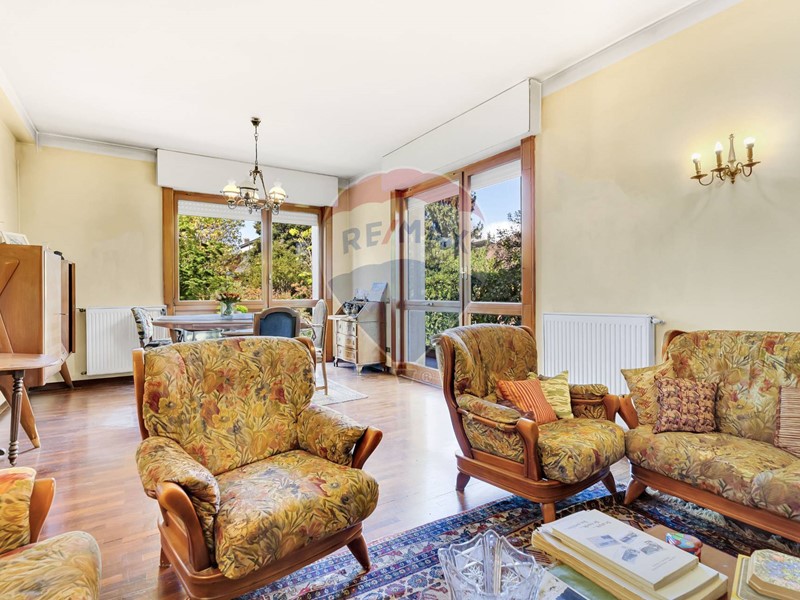 Villa in Vendita a Bollate, 469'000€, 170 m²