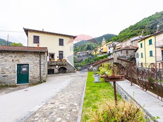 Trilocale in Vendita a Pignone, 60'000€, 73 m²