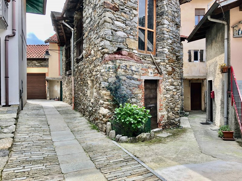 Trilocale in Vendita a Arizzano, 50'000&euro;, 60 m²