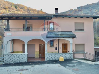 Casa Indipendente in Vendita a Gurro, 150'000€, 300 m²