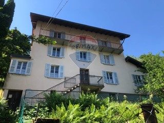 Casa Indipendente in Vendita a Gurro, 98'000€, 250 m²