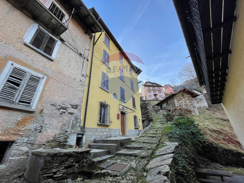 Casa Semi Indipendente in Vendita a Gurro, 85'000€, 210 m²