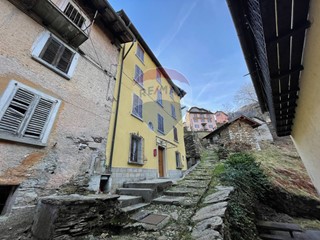 Casa Semi Indipendente in Vendita a Gurro, 85'000€, 210 m²