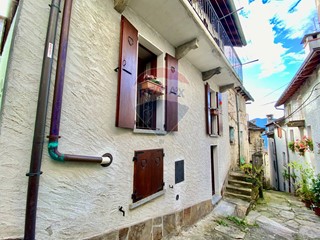 Casa Indipendente in Vendita a Valle Cannobina, 70'000€, 120 m²