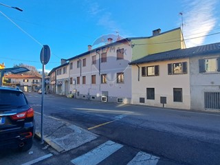 Casa Indipendente in Vendita a Clivio, 250'000€, 237 m²