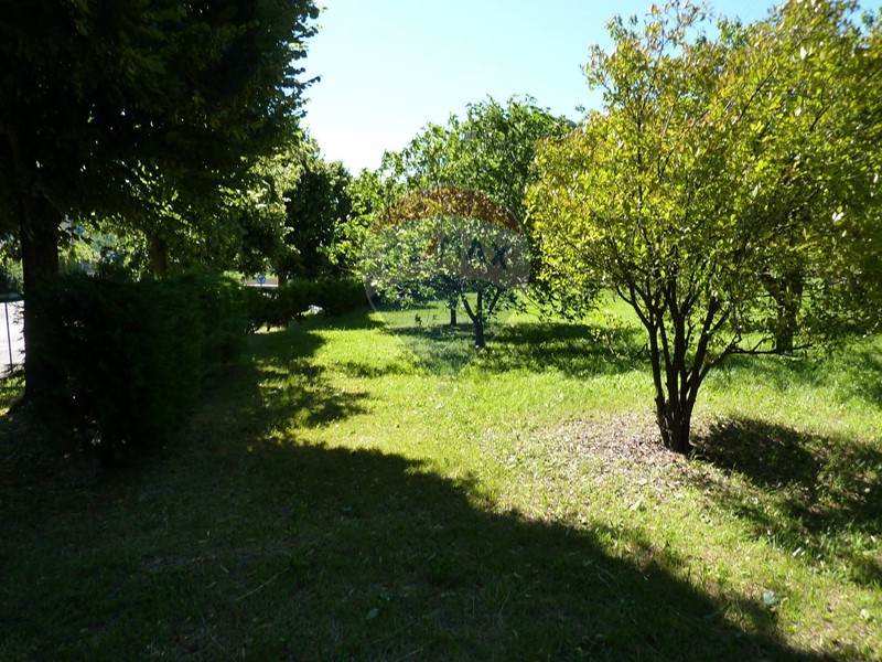 Terreno edificabile in Vendita a Bisuschio, 95'000€, 1250 m²