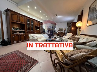 Quadrilocale in Vendita a Cantello, 120'000€, 175 m²