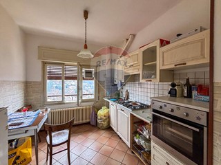 Trilocale in Vendita a Viggiù, 57'000€, 129 m²