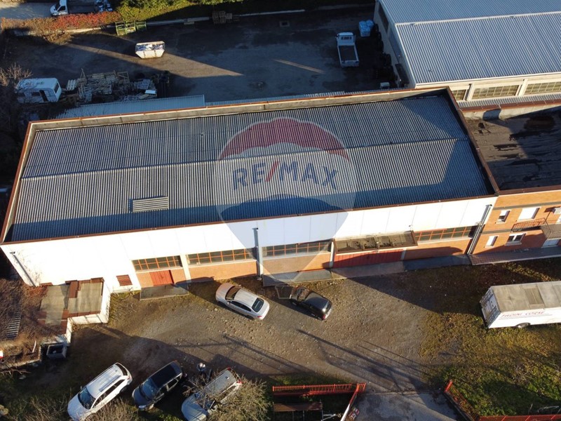 Capannone in Vendita a Arcisate, 480'000€, 2200 m²