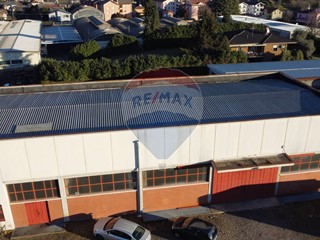 Capannone in Vendita a Arcisate, 480'000€, 2200 m²