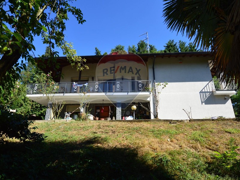 Villa in Vendita a Cantello, 390'000€, 226 m²