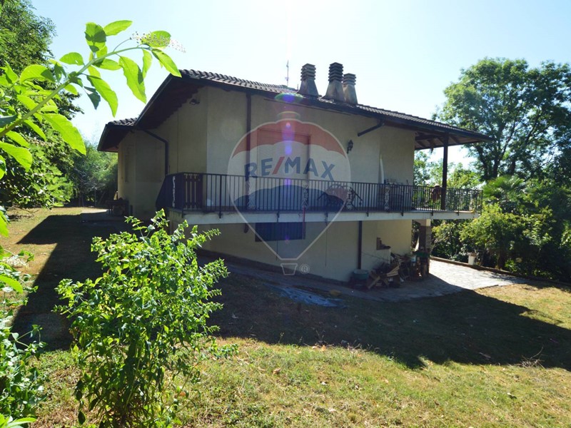 Villa in Vendita a Cantello, 220'000€, 226 m²