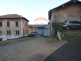 Capannone in Vendita a Varese, 95'000€, 500 m²