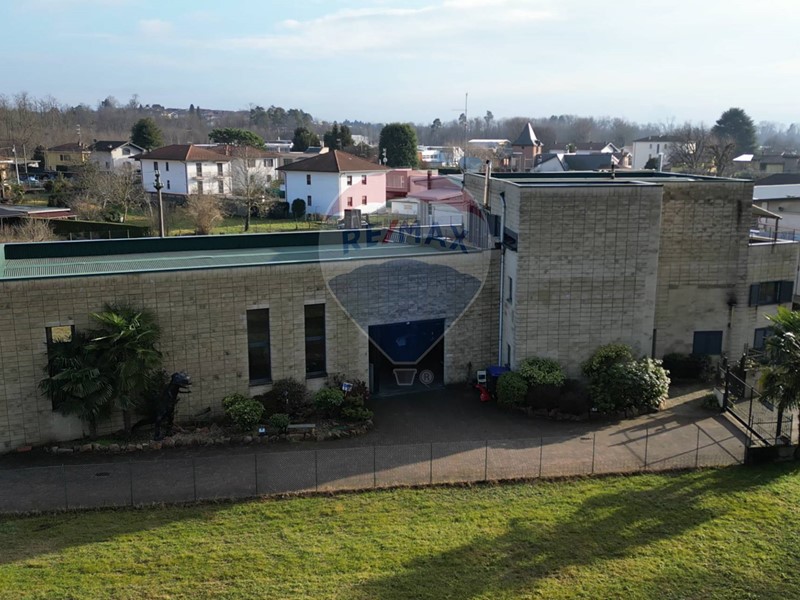 Capannone in Vendita a Mornago, 890'000€, 650 m²